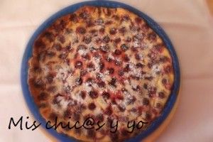 pastel con cereza natural