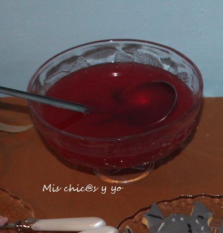 Ponche rojo sangre para Halloween