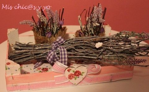 Manualidad con cajas de fresas decoradas