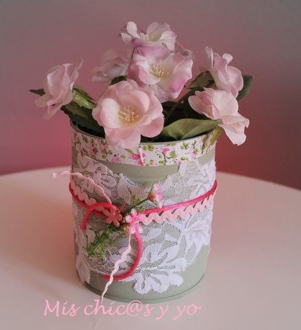 Lata decorada con encaje