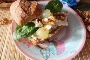 Bocadillo de queso y uvas