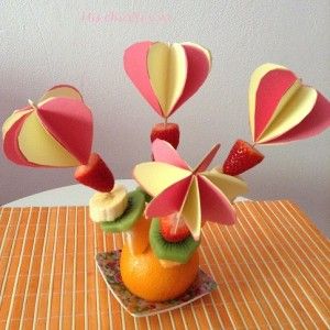 Pinchos de fruta  con corazones