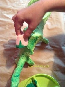 Manualidad de dinosaurio