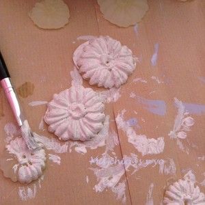 Flores en relieve con pegamento silicona