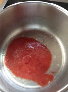 Gelatina y frutas del bosque