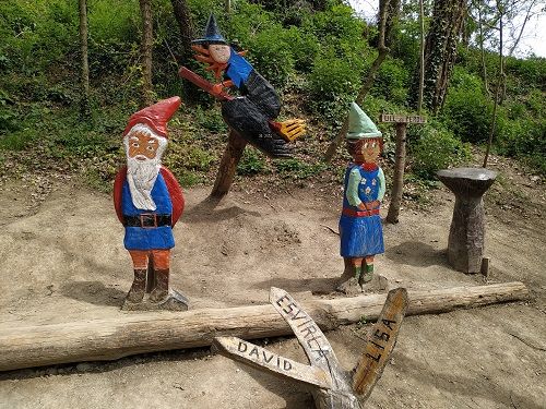 Bosc encantat de Gurb, gnomos y bruja