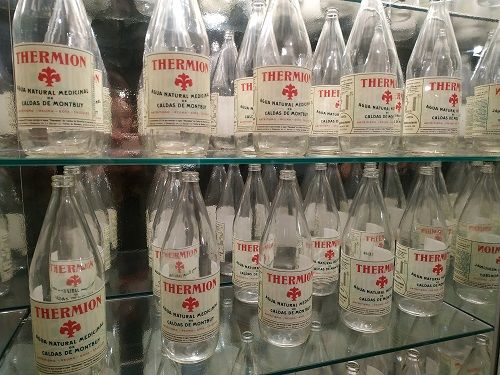 Botellas vacías de agua de Caldes de Montbui
