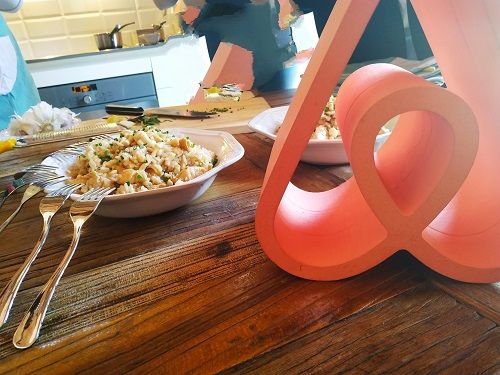 detalle del arroz con pollo asiático