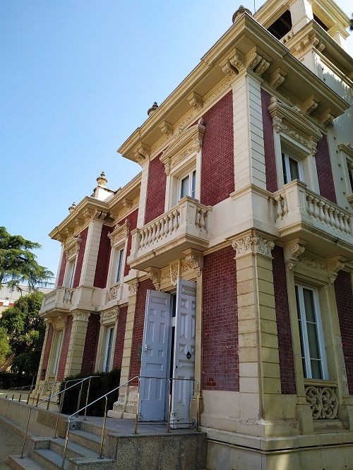 Fachada de Can Tinturé, Museu d'Esplugues