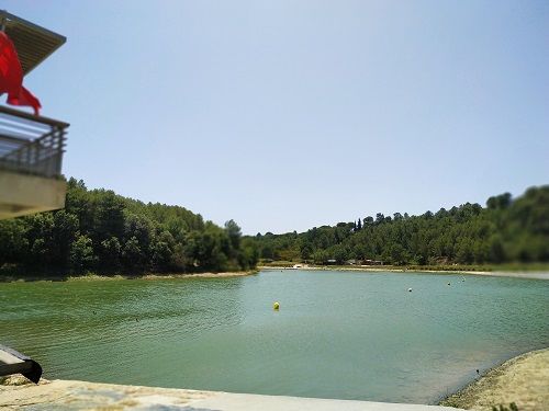 Vista del lago artificial