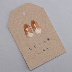 Etiqueta para regalos de bautizo con zapatitos