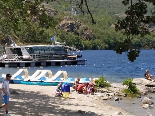 Catamarán eólico-solar Helios Costeau