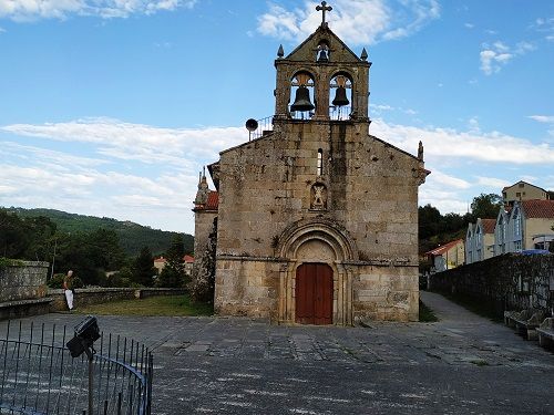Iglesia de san Andrés, Aldán, fachada