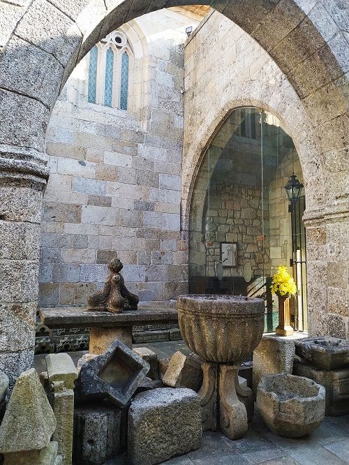  Patio de la catedral de Braga