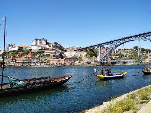  Vistas del Duero y el puente en Oporto