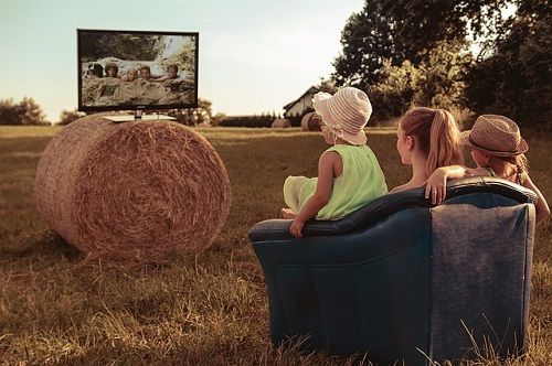 Viendo la televisión en familia