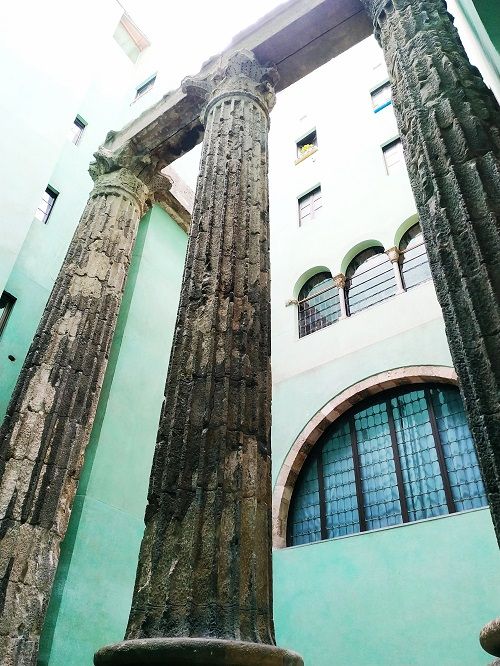 Columnas del templo de Augusto en el centro de Barcelona