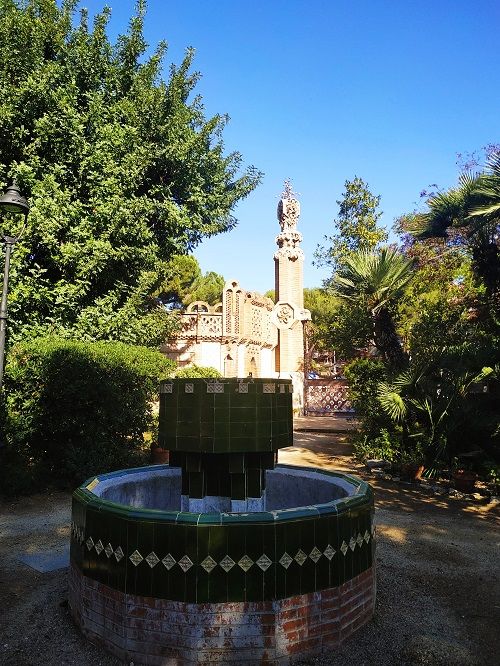 Fuente en el jardín de los Pabellones Güell
