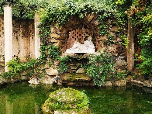 Lago en el parque de Horta