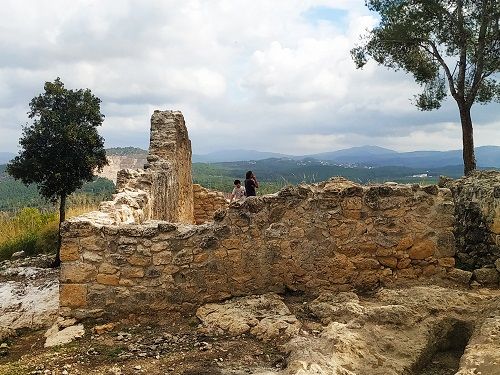 Iglesia de santa Maria y vistas al Penedés