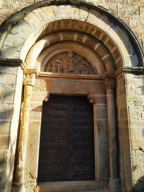 Puerta iglesia románica Mura