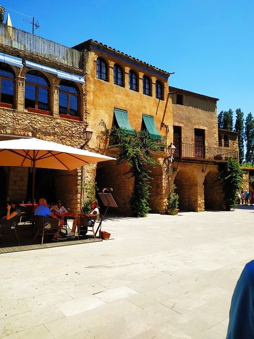 Plaza de las vueltas. Plaza porticada