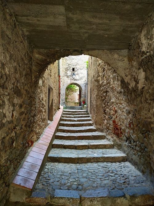 Pasaje a la cueva de la Bastera