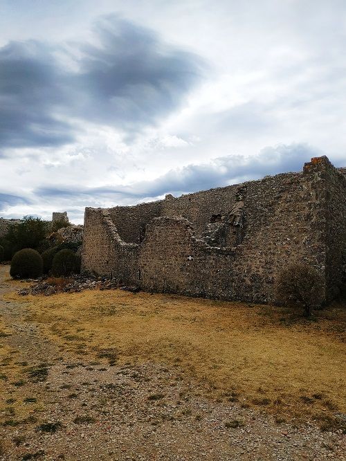 Peyrepertuse, patio de armas