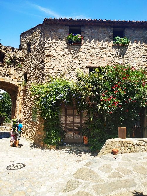 Castellnou, pLaza