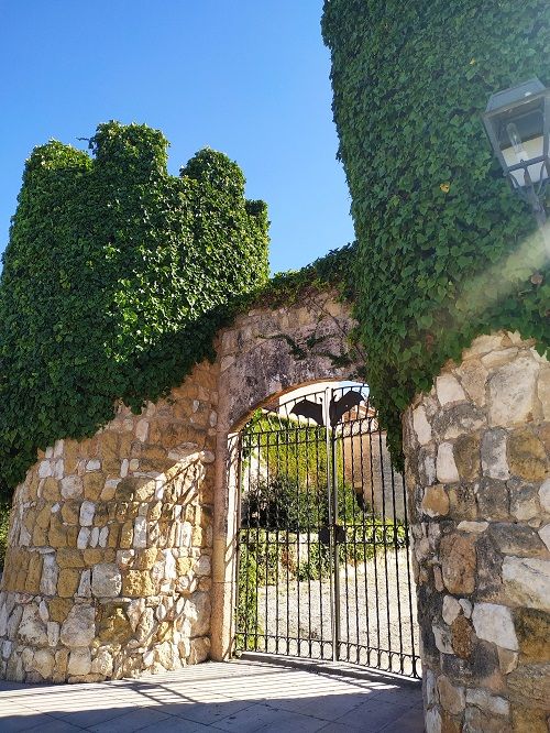 Puerta del castillo de los Marqueses de Tamarit