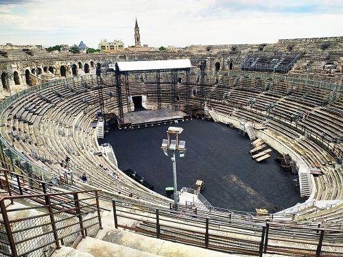 Interior arenas de Nimes