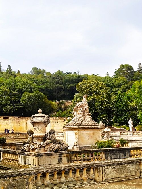 Fuente XIX Jardins de la fontaine en Nimes