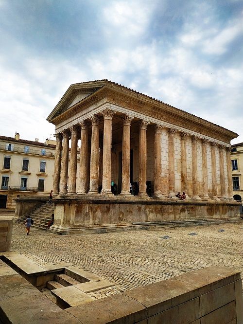 Maison carrée templo romano
