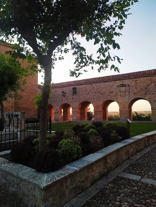 Plaza de Lerma, al fondo Mirador de los Arcos