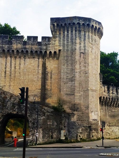 Muralla, Aviñon