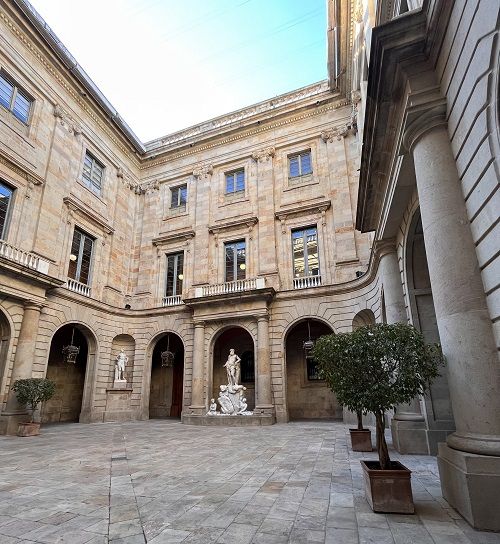 Patio de Naranjos, Llotja de Mar