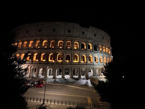 Viajar a Roma. Coliseo de noche