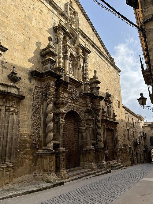 Fachada iglesia barroca calaceite