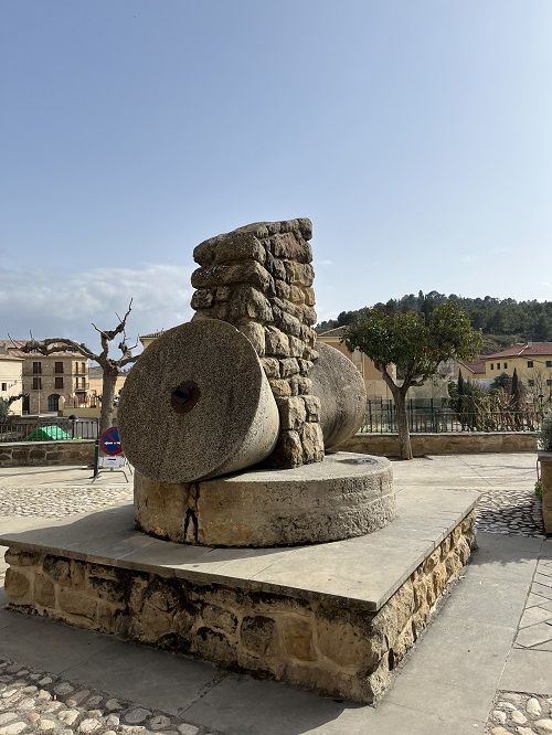 Monumento al aceite en Calaceite teruel