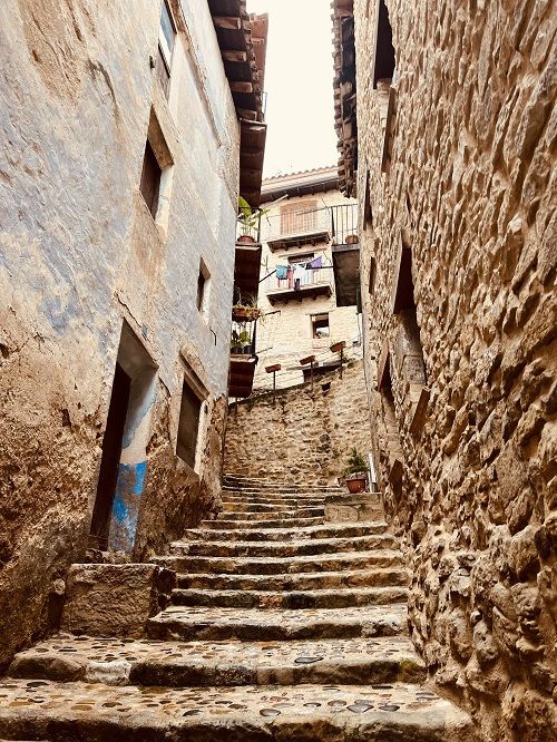 Calle Valderrobres. MAtarraña. Teruel