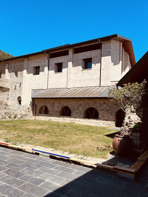 Claustro, Monasterio Sant Lorrenç. Guardiola de Berguedà Barcelona