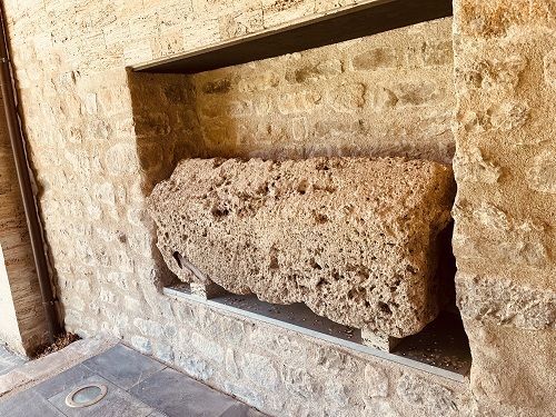 Sarcofago medieval. Sant Llorenç, Guardiola de Berguedà. Bagà