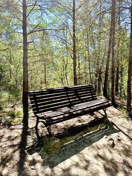 Banco en Vía Nicolau. Bagà, Berguedà