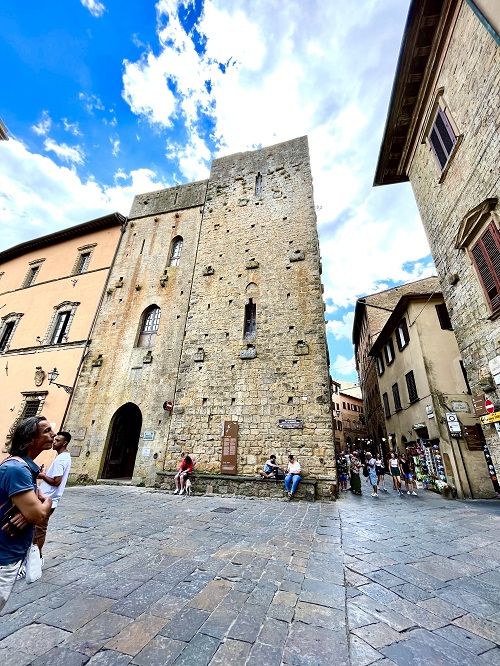 Casa torre toscana. Volterra