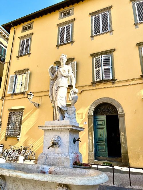 Fuente Pupporona, Lucca