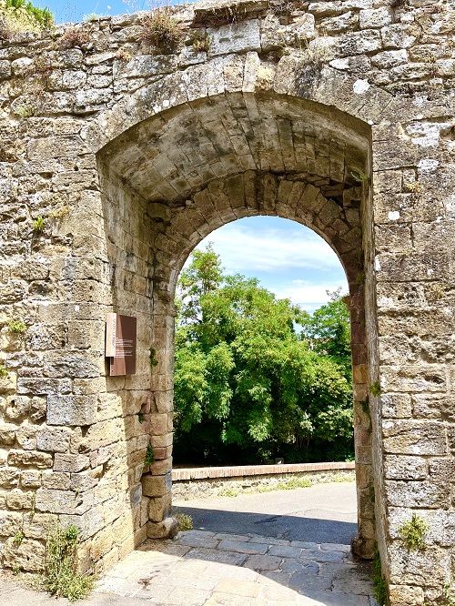Puerta medieval. Volterra, Toscana. Italia