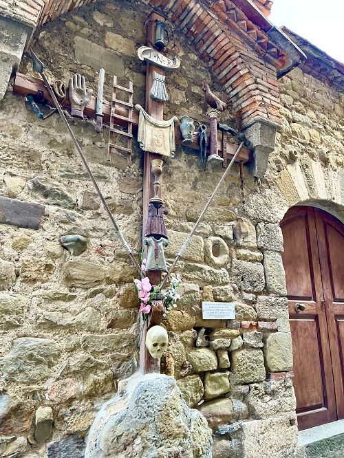 Cruz fachada Montecatini Alto