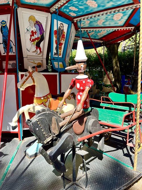 Tiovivo parque pinocho en Collodi