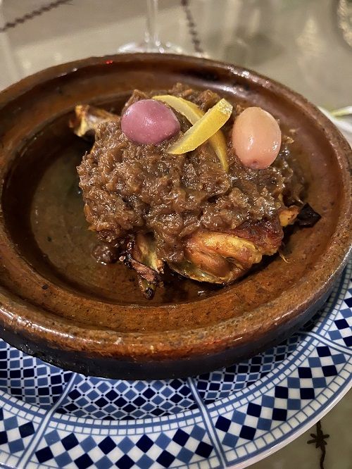 Tajine de pollo comida en Fez