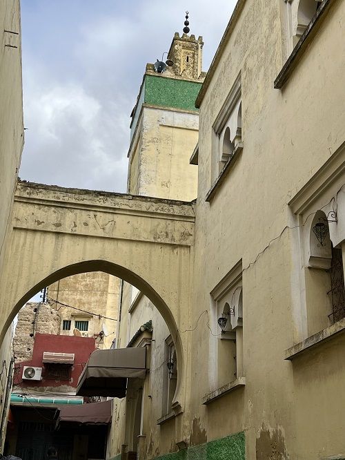 Mezquita vista desde el mercado de Meknes